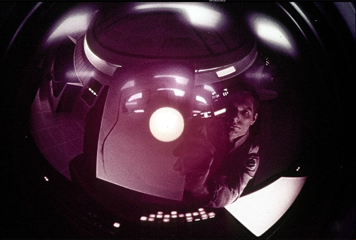 HAL 9000: Personagem do clássico “2001: Uma Odisseia no Espaço” (1968), HAL 9000 é um supercomputador de bordo do Discovery One, uma nave espacial que está em missão para investigar um monolito preto na Lua.