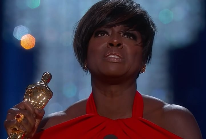 Em 2017, Viola conquistou o Oscar de Melhor Atriz Coadjuvante por sua atuação no filme Um Limite Entre Nós, baseado na peça Fences, na qual havia se destacado em 2010.