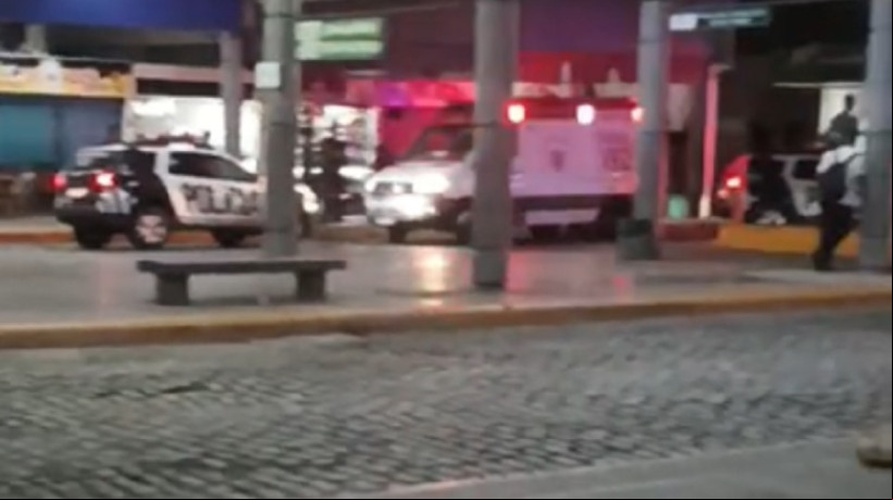 Pessoas que estavam no Terminal da Parangaba no momento do crime fizeram vídeos mostrando o atendimento médico à vítima
