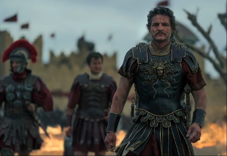 Tudo muda quando sua terra natal é invadida por conquistadores liderados por um general romano interpretado por Pedro Pascal.