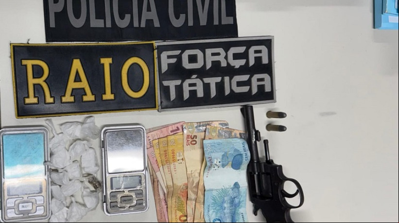 Material apreendido com os suspeitos de matar um homem e balear outras quatro pessoas em Quixadá