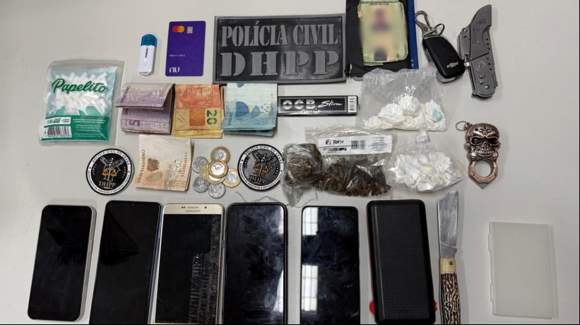Drogas, celulares e dinheiro em espécie foram apreendidos junto aos presos