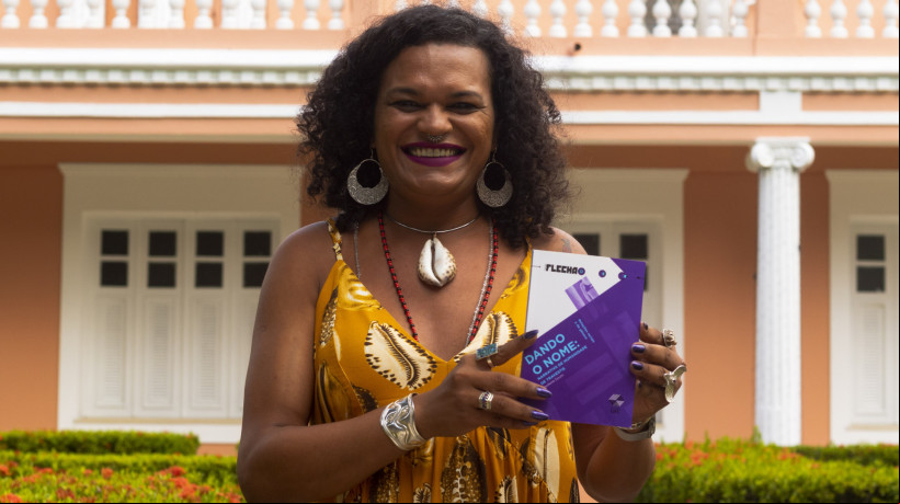 Autora Dediane Souza é a primeira travesti a lançar livro pela Editora da UFC