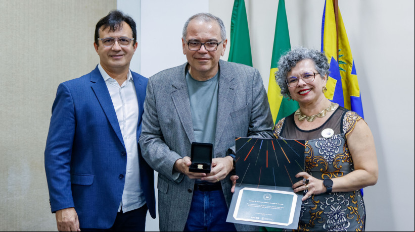 FORTALEZA, CEARÁ,  BRASIL- 17.12.2024: Custódio Almeida / João Dummar Neto/ Diana Azevedo. UFC 70 anos. Caravana UFC, Solenidade de entrega de medalhas UFC  70 anos. (Foto: Aurélio Alves/Jornal O POVO)