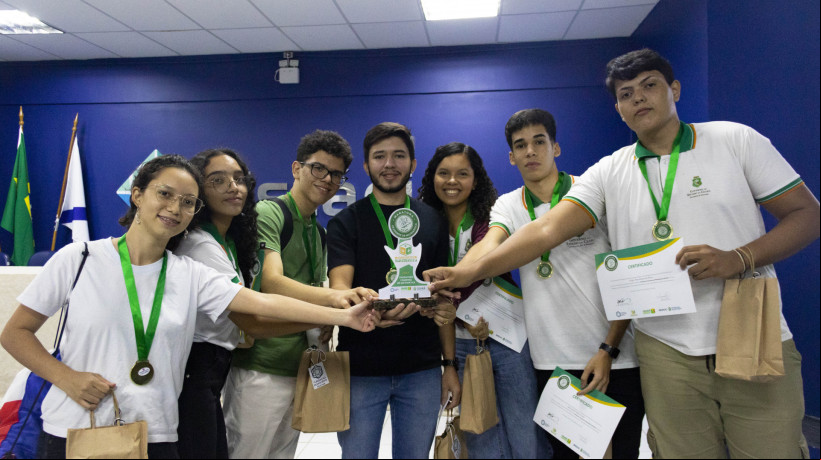 Alunos da Escola Estadual de Educação Profissional Raimundo Saraiva Coelho, em Juazeiro do Norte, conquistaram 1º lugar na I Maratona Cearense de Matemática