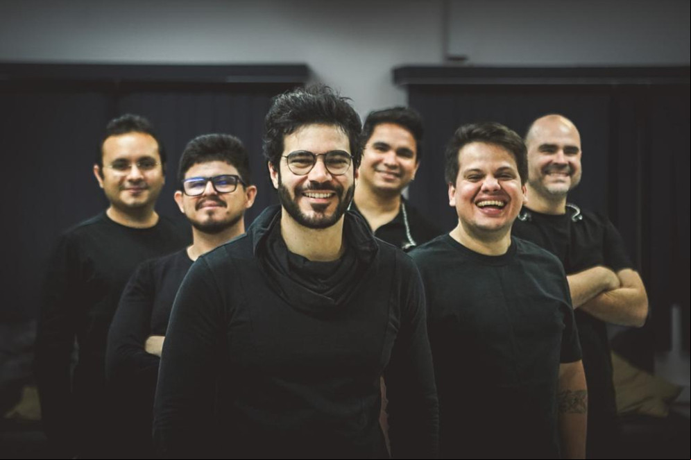 Banda do padre Fábio de Melo é formada pelos cearenses Daniel Ferrer, Rafael Andrade, Rafael Maia, Ricardo Abreu, Roberto Marçal, Rômulo Santiago e Thiago Rocha Banda do padre Fábio de Melo é formada pelos cearenses Daniel Ferrer, Rafael Andrade, Rafael Maia, Ricardo Abreu, Roberto Marçal, Rômulo Santiago e Thiago Rocha
