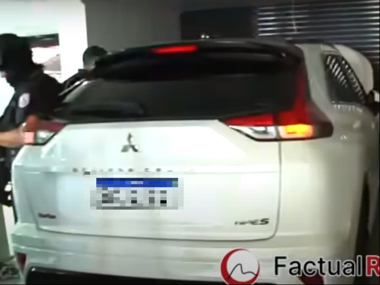 MPE anexou em ação trecho de reportagem do portal Factual RJ registrando que carro que teria sido dado por servidores da Prefeitura de Santa Quitéria a traficante estava na casa dele na Rocinha MPE anexou em ação trecho de reportagem do portal Factual RJ registrando que carro que teria sido dado por servidores da Prefeitura de Santa Quitéria a traficante estava na casa dele na Rocinha