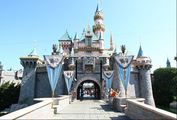 Dessa forma, a página do Instagram escolheu quinze das mais famosas Princesas da Disney e as colocaram como parte da mitologia de sucesso criada por George Lucas.