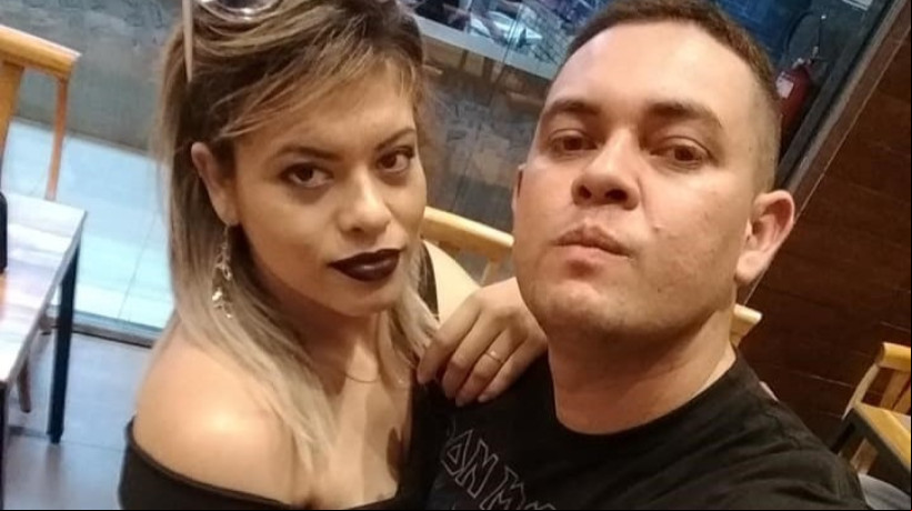Renata e Sandys moravam juntos há 10 anos. Ela foi presa acusada de matar o marido