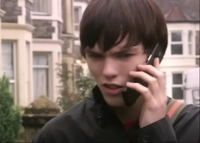 Entretanto, foi com sua atuação na série britânica Skins (2007-2008) que Hoult alcançou a verdadeira fama. Interpretando o personagem Tony Stonem, um adolescente manipulador e inteligente, ele conquistou o público e a crítica.