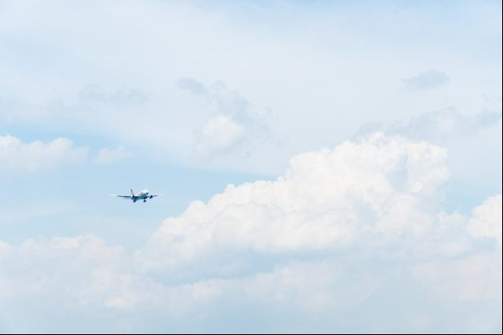 A série de buscas no Oceano Índico deve-se ao fato de algumas autoridades acreditarem que o avião possa ter sofrido pane seca após horas de voo sem rumo. No entanto, nenhuma vítima ou destroços foram detectados nessas procuras.