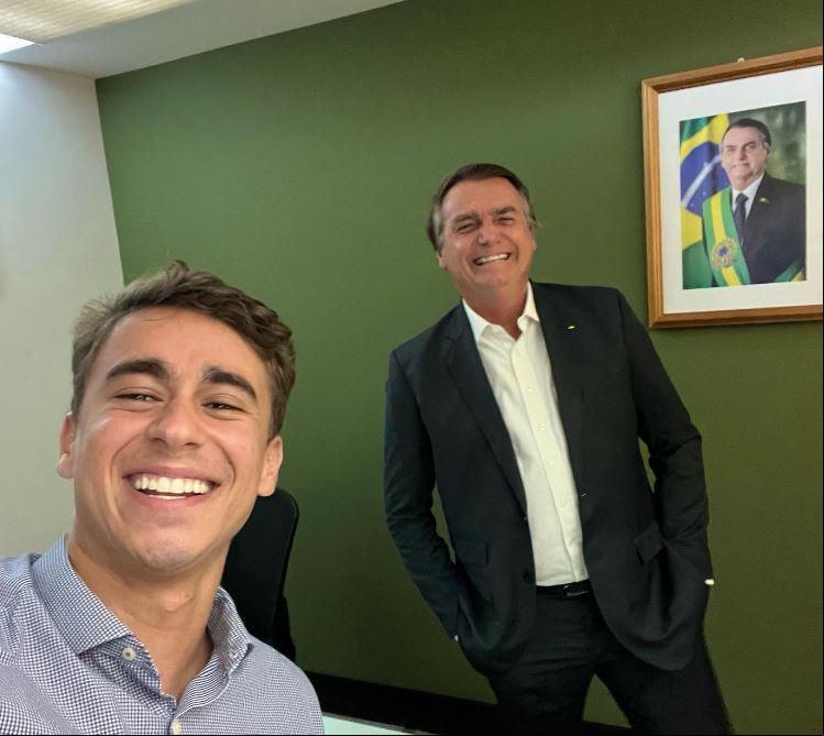 O político se descreve como “cristão, conservador e defensor da família”. Nikolas é correligionário e apoiador de primeira ordem do ex-presidente Jair Bolsonaro.