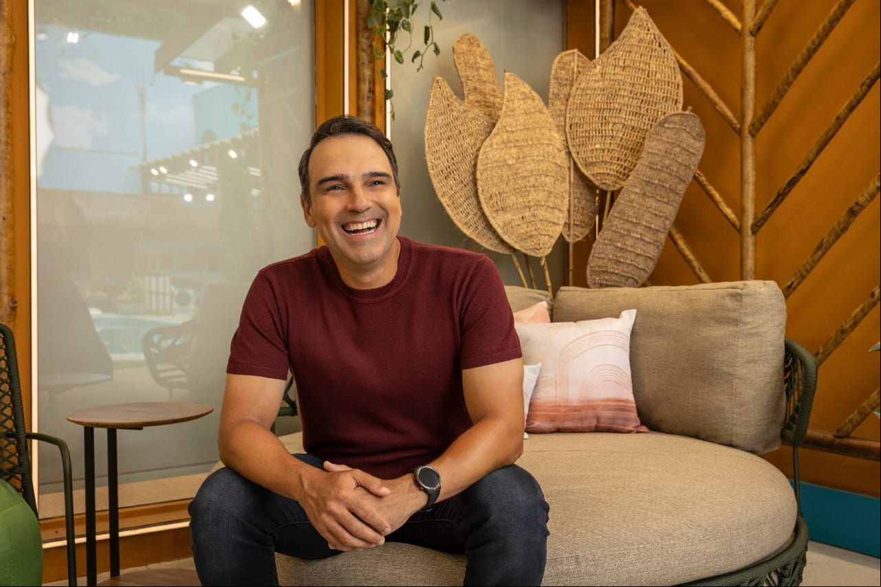 Com a estreia do BBB25, Tadeu Schmidt será figura carimbada na TV Globo nos próximos 100 dias. Assim, relembre a carreira do jornalista, de 50 anos, que irá para sua quarta edição como apresentador do reality mais popular do Brasil.