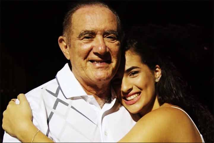 Além de Lívian, o humorista tem mais quatro filhos, todos frutos do casamento anterior de Renato Aragão com Marta Rangel: Paulo, Renato, Ricardo e Juliana.