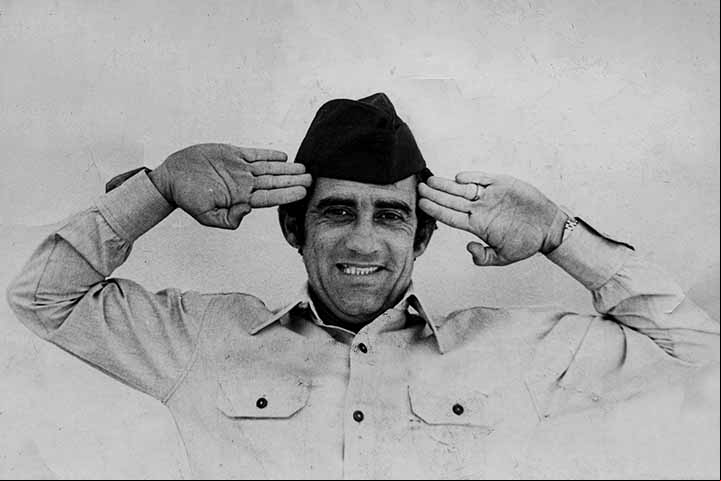 Antônio Renato Aragão (nome de batismo) é filho de um escritor e poeta. Ele chegou a se formar em Direito pela Universidade Federal do Ceará, em 1957, mas jamais exerceu a profissão.