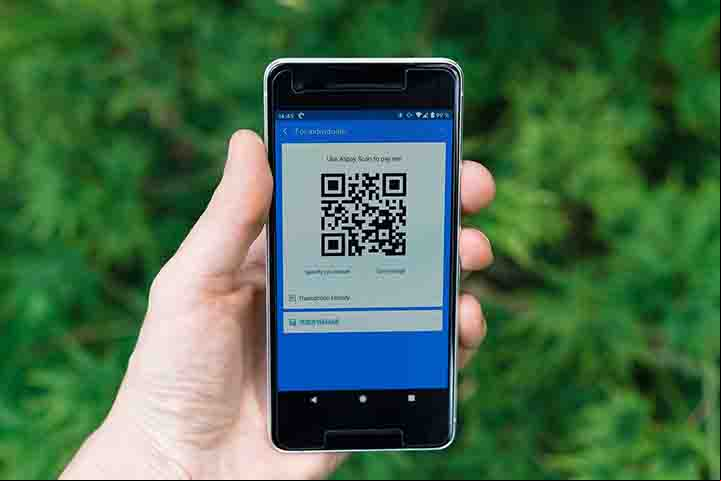 A sigla QR Code refere-se à expressão em inglês “Quick Response Code” - Código de Resposta Rápida, em tradução literal.