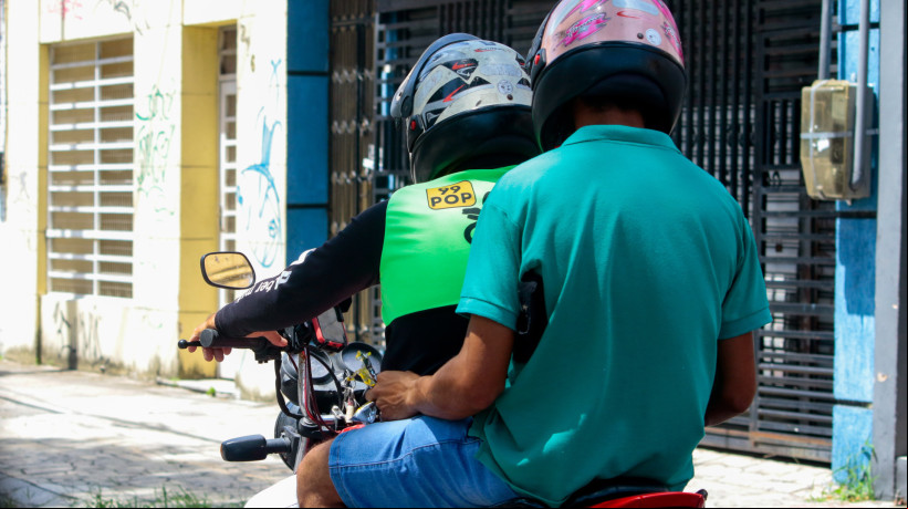Imagem ilustrativa: Circulação de moto uber nas ruas da capital cearense.
