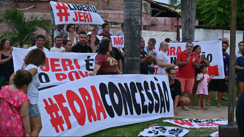 Em fevereiro ado, foram realizadas manifestações contra o anúncio de que será cobrado ingresso para visitantes terem o à Vila de Jeri