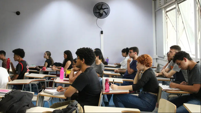 Editais de concursos são do Ceará ou a nível nacional.