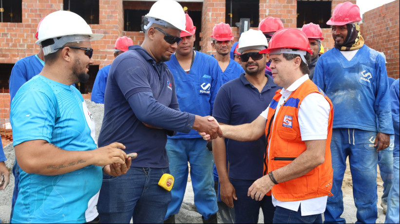 Prefeito Evandro Leitão visita o Grande Bom Jardim e apresenta projetos de moradia