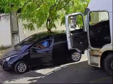 Caminhoneiro quebra vidro de carro para liberar agem em Barbalha 
