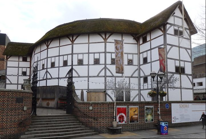 Ele estudou na Rutgers University Mason Gross School of the Arts e também ou um período estudando na tradicional Shakespeare’s Globe Theatre (foto), em Londres.
