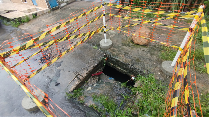 Bueiro onde criança caiu durante as chuvas. Bairro Bom Jardim, em Fortaleza