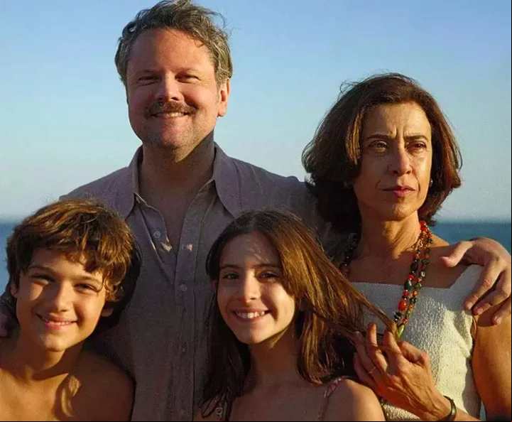 A conquista do Oscar com Ainda Estou Aqui é um marco não apenas para Walter Salles, mas para toda a indústria cinematográfica brasileira. Ao longo de sua carreira, Salles sempre buscou contar histórias profundas e humanizadas, explorando temas sociais, políticos e históricos com sensibilidade e maestria.