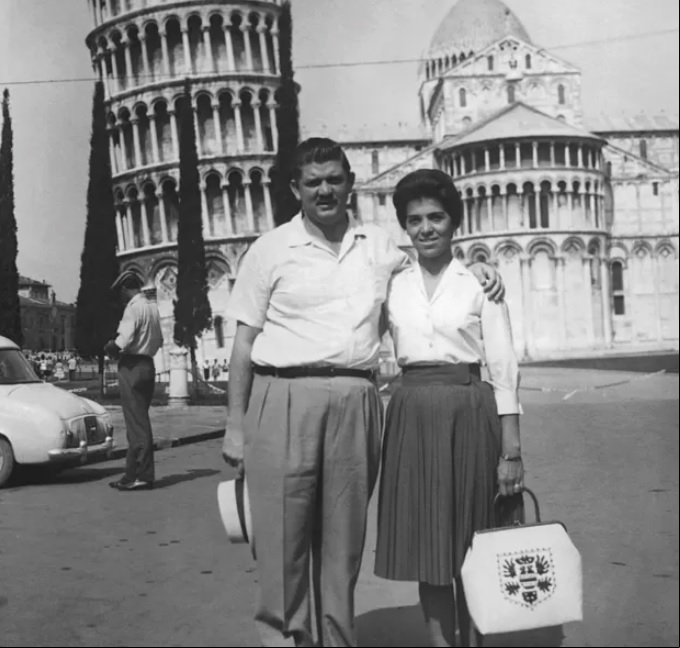 Eunice teve o marido, Rubens Paiva, desaparecido pelo regime militar, e sua trajetória é marcada pela luta incansável pelos direitos humanos e pela democracia. A produção foi amplamente elogiada por sua abordagem emotiva e sua relevância histórica, resultando no primeiro Oscar do Brasil. Foi na categoria de Melhor Filme Internacional.