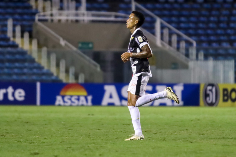 Atacante Allanzinho comemora gol no jogo Ferroviário x Altos, no PV, pela Copa do Nordeste 2025 Atacante Allanzinho comemora gol no jogo Ferroviário x Altos, no PV, pela Copa do Nordeste 2025