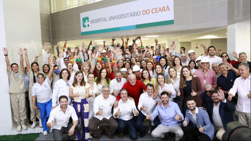 Lula com Camilo Santana, Elmano de Freitas, Evandro Leitão e aliados na inauguração do Hospital Universitário do Ceará, na Uece