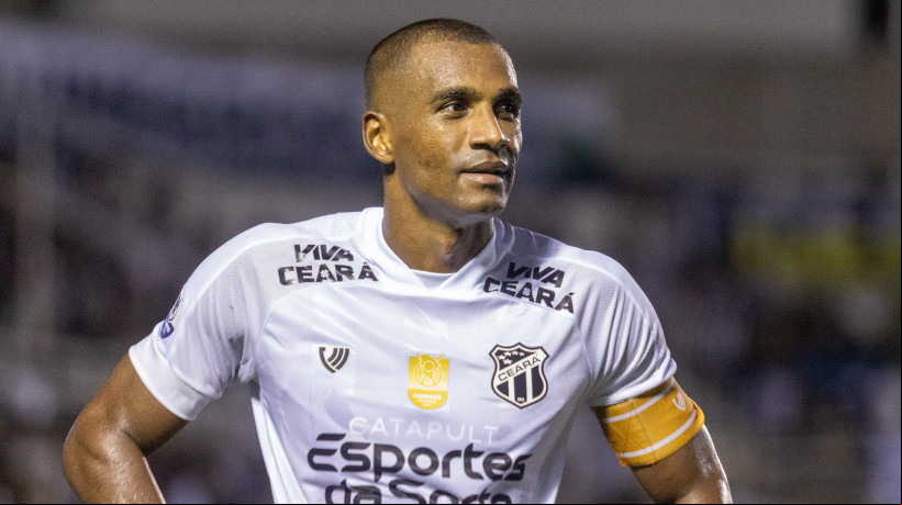Zagueiro Marllon no jogo Ceará x Maracanã, no PV, pelo Campeonato Cearense 2025