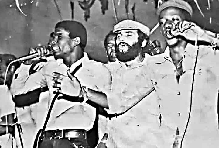 Nos anos 80, Neguinho conquistou dois títulos, em 1980 e 1883. No entanto, os desfiles mais marcantes da Beija-Flor foram os vices de 1986 e 1889. No primeiro, desfilou sob forte chuva ao falar sobre o mundo do futebol, enquanto no segundo trouxe um dos maiores desfiles de todos os tempos: Ratos e Urubus, larguem minha fantasia