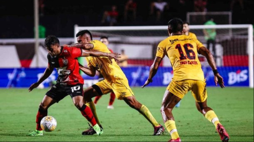 Janderson, ex-Botafogo, anota gol solitário da partida disputada no Barradão; Leão pernambucano, também com vaga assegurada, esbarra na trave 