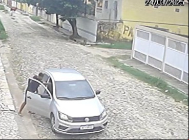 Indivíduo atirou contra motorista e ageiro dentro de automóvel. Caso foi registrado no Icaraí, em Caucaia  