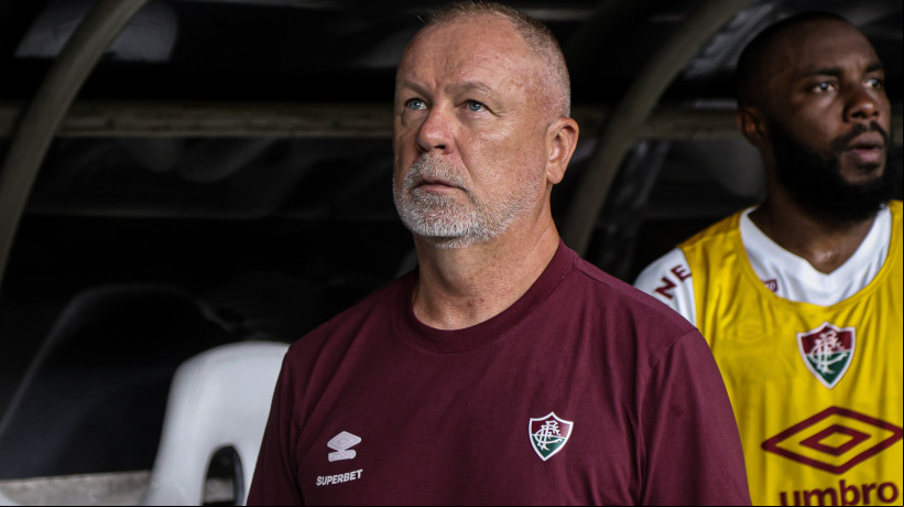 Técnico Mano Menezes no jogo Fortaleza x Fluminense, no Castelão, pela Série A 2025 