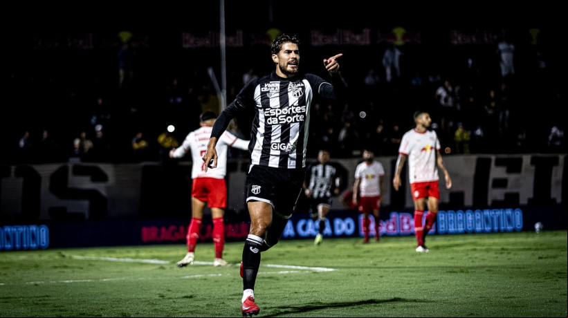 Pedro Raul durante jogo entre Bragantino x Ceará pela Série A do Campeonato Brasileiro