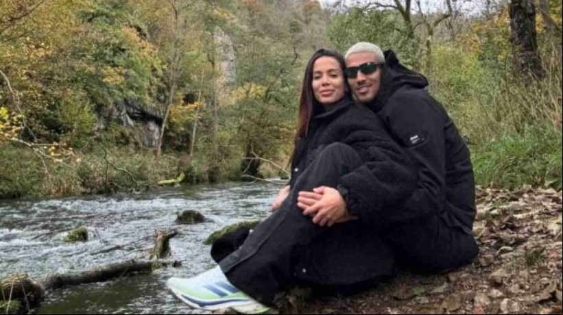 Jogador teve um relacionamento com a cantora por cinco meses. Após artista dispensá-lo, volante se reaproximou da mãe de sua filha