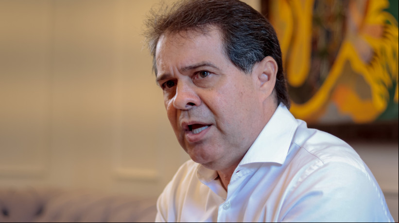 "Eu não vou responder ao ex-prefeito", diz Evandro sobre Sarto