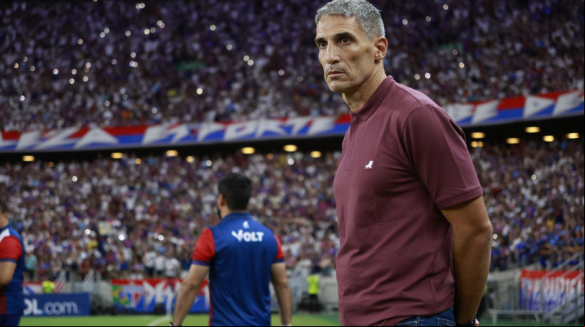 Técnico Vojvoda no jogo Fortaleza x Racing, no Castelão, pela Copa Libertadores 2025