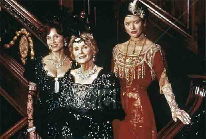Em 1996, um ano antes do “Titanic” de James Cameron monopolizar as atenções com os então jovens atores Leonardo DiCaprio e Kate Winslet nos papeis principais, Eva Marie Saint atuou em um programa de TV homônimo que tinha Catherine Zeta-Jones.