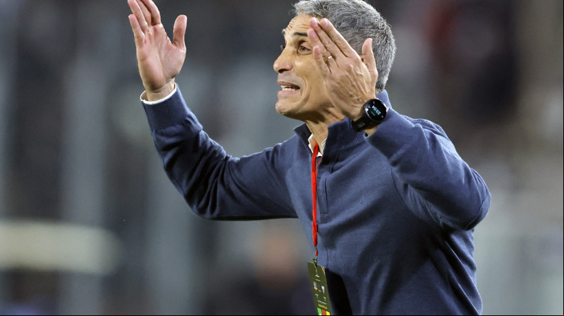 Técnico Vojvoda no jogo Colo-Colo x Fortaleza, no Estádio Monumental de Santiago, pela Copa Libertadores 2025