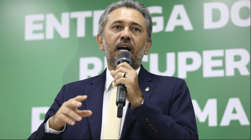 Governador do Ceará, Elmano de Freitas, anunciou ponto facultativo na próxima quinta-feira, 17 de abril