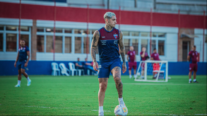 Zagueiro Gastón Ávila em treino do Fortaleza no Centro de Excelência Alcides Santos