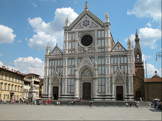 Basílica de Santa Croce (Santa Cruz) - Florença - Igreja franciscana, é uma das principais basílicas do mundo. Inaugurada em 1294. Apelidada de Panteão das Glórias Italianas porque nela estão os túmulos de ilustres italianos: Michelangelo, Galileu, Maquiavel e Rossini.