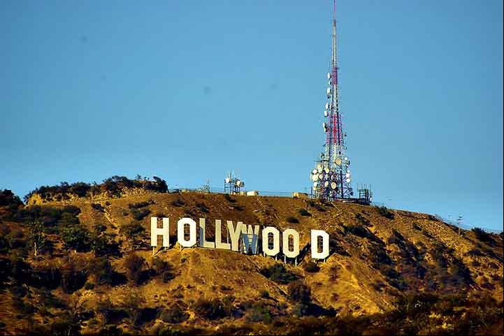 Eles tinham um novo projeto imobiliário para promover. Um eclético empreendimento semi luxuoso nas colinas do bairro conhecido como Hollywood,