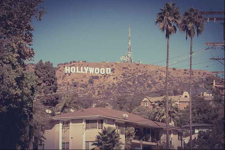Na ocasião, 80% da produção cinematográfica mundial teria seu epicentro em Hollywood. Esse foi o eixo da estratégia para promover a urbanização, e o letreiro luminoso no topo do cânion Beachwood foi a última de suas peças, disse o professor Braudy à BBC Mundo