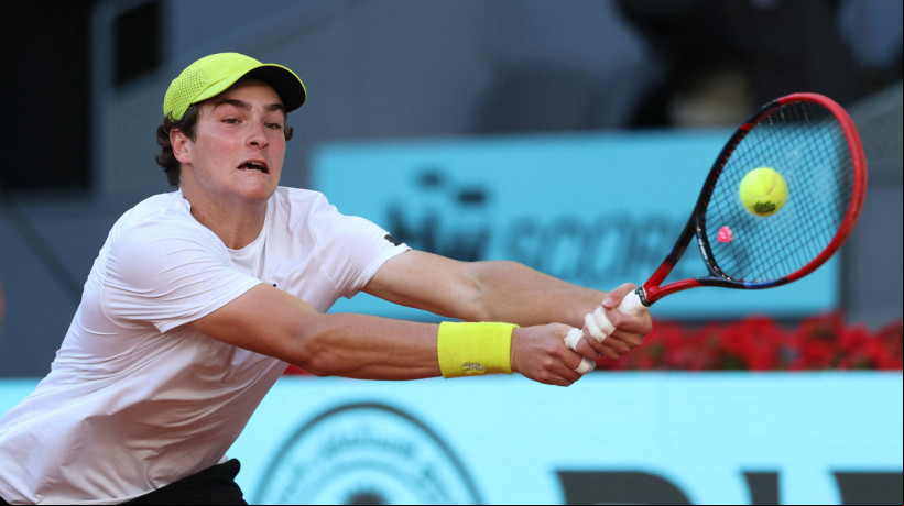 Imagem de apoio ilustrativo. Tenista brasileiro João Fonseca em jogo da primeira rodada do Masters 1000 de Madrid em 2025