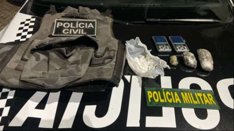A PMCE capturou dupla e apreendeu drogas na madrugada desta sexta-feira, 25