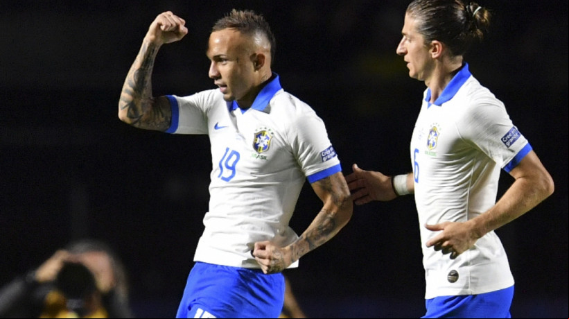 O Brasil, campeão da Copa América em 2019 com uniforme branco, pode mudar de cor em 2026 com a introdução de um novo uniforme reserva vermelho